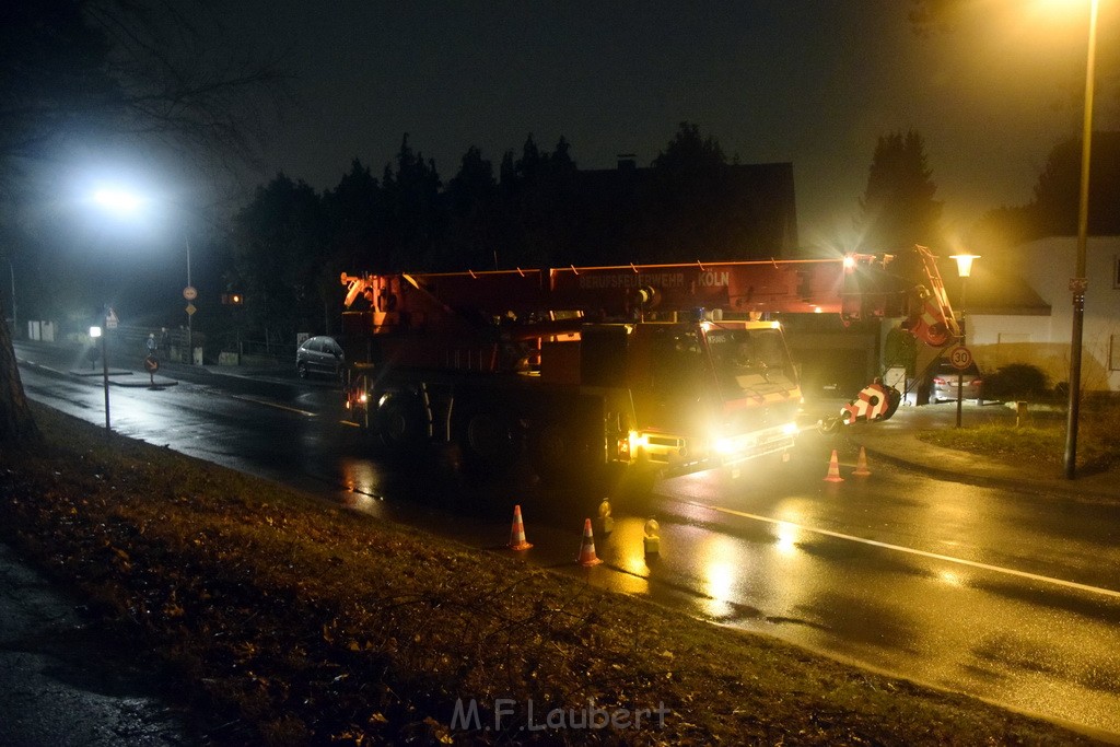 Container LKW umgestuerzt Koeln Brueck Bruecker- Dellbruecker Mauspfad P371.JPG - Miklos Laubert